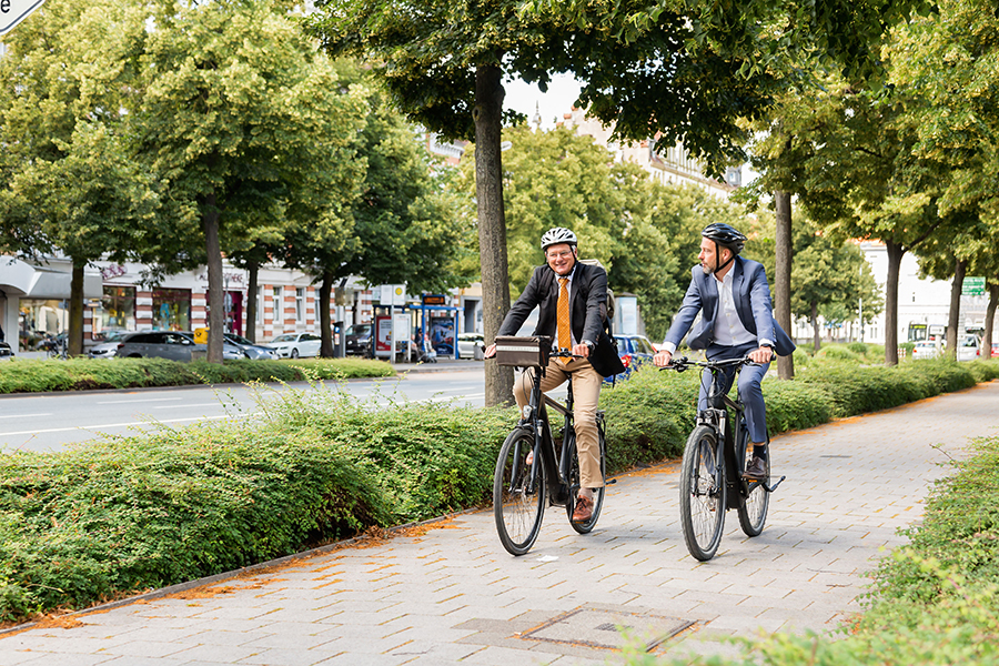 Mit dem Fahrrad auf dem Weg Mit dem Fahrrad auf dem Weg