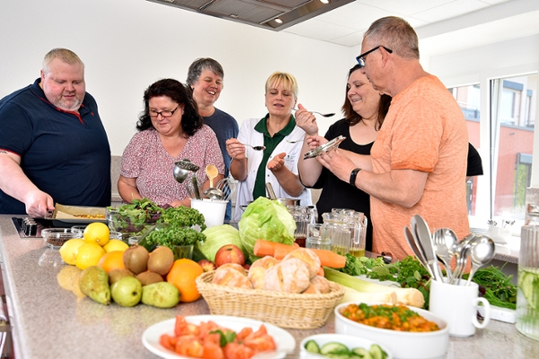 Kochen in der Lehrküche der Eleonoren-Klinik in Lindenfels-Winterkasten Kochen in der Lehrküche der Eleonoren-Klinik in Lindenfels-Winterkasten
