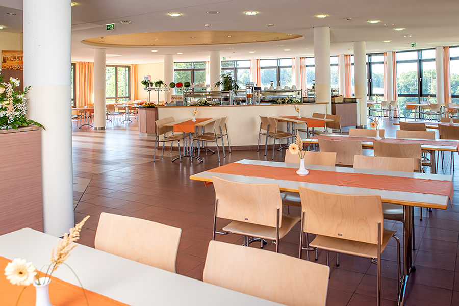 Speisesaal der Eleonoren-Klinik in Lindenfels-Winterkasten Speisesaal der Eleonoren-Klinik in Lindenfels-Winterkasten